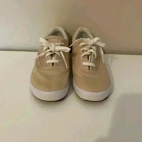 Grasshoppers Beige Canvas Sneakers - Picture 2 of 11